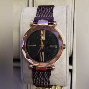 Elegant Purple and rose gold Women's Watch
Mesh band w magnetic closure buckle.